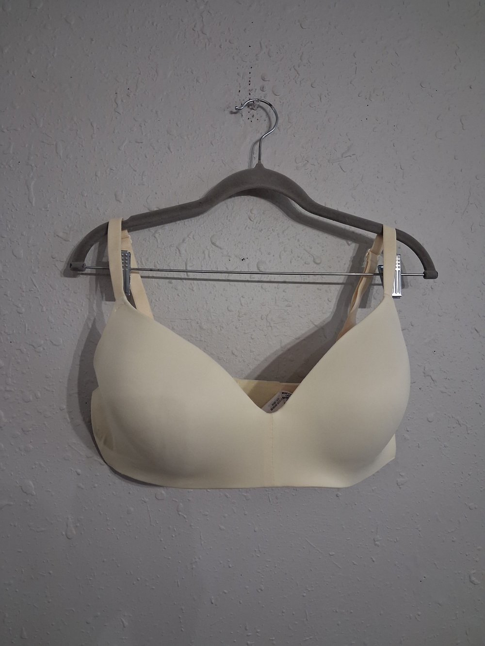 Victorias secret pink cream bra 36dd body soft wireless